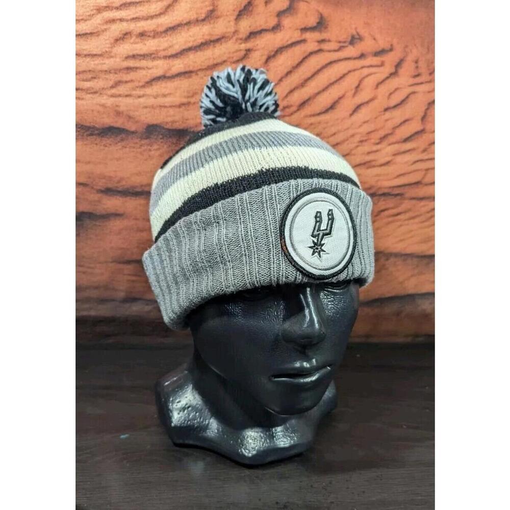 NBA Mitchell And Ness Grey San Antonio Spurs Beanie WPom Pom